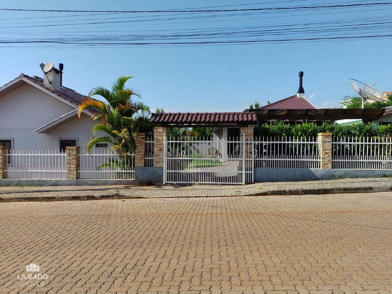 Casa à venda com 3 quartos, 190m² - Foto 1