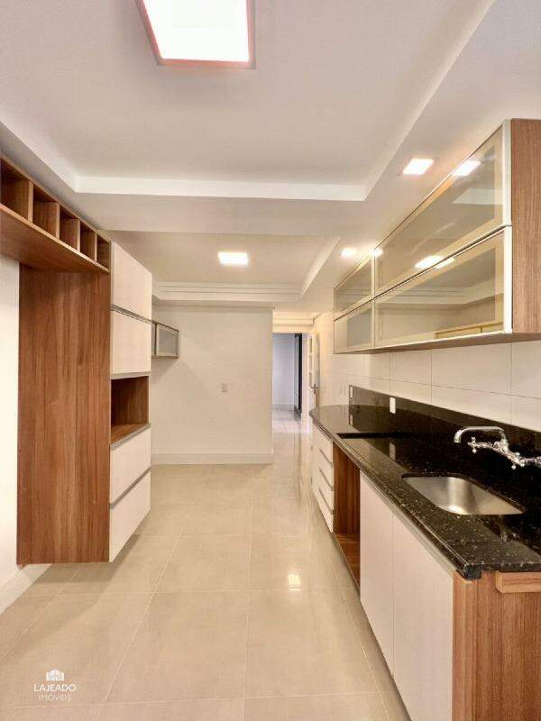 Apartamento à venda com 3 quartos, 174m² - Foto 13