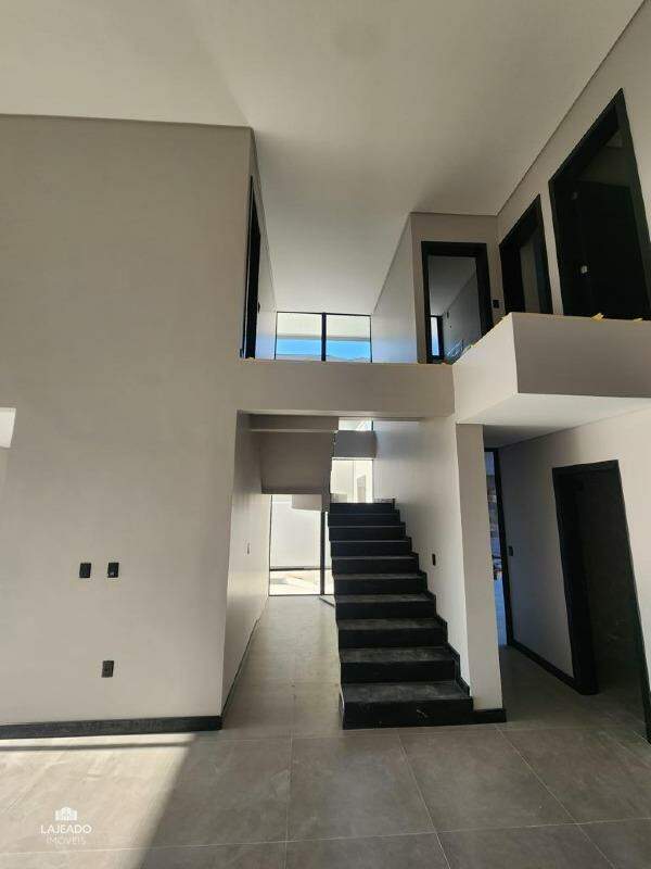 Casa de Condomínio à venda com 3 quartos, 232m² - Foto 4