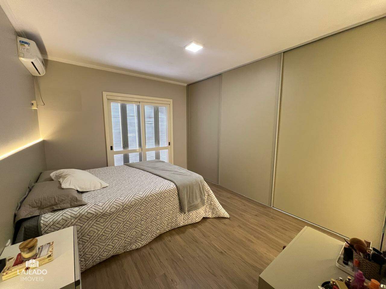 Casa à venda com 3 quartos, 200m² - Foto 14