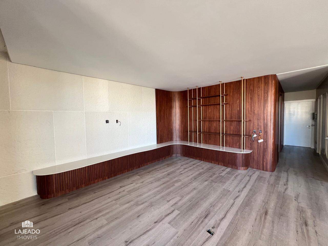 Apartamento à venda com 3 quartos, 167m² - Foto 3