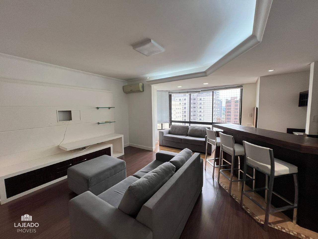 Apartamento à venda com 3 quartos, 141m² - Foto 3