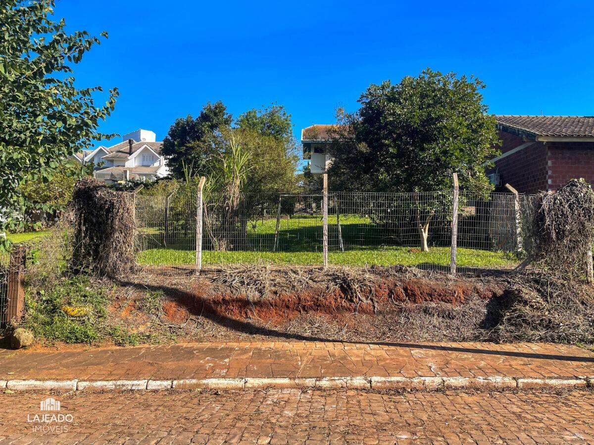 Terreno à venda no Alto do Parque: 