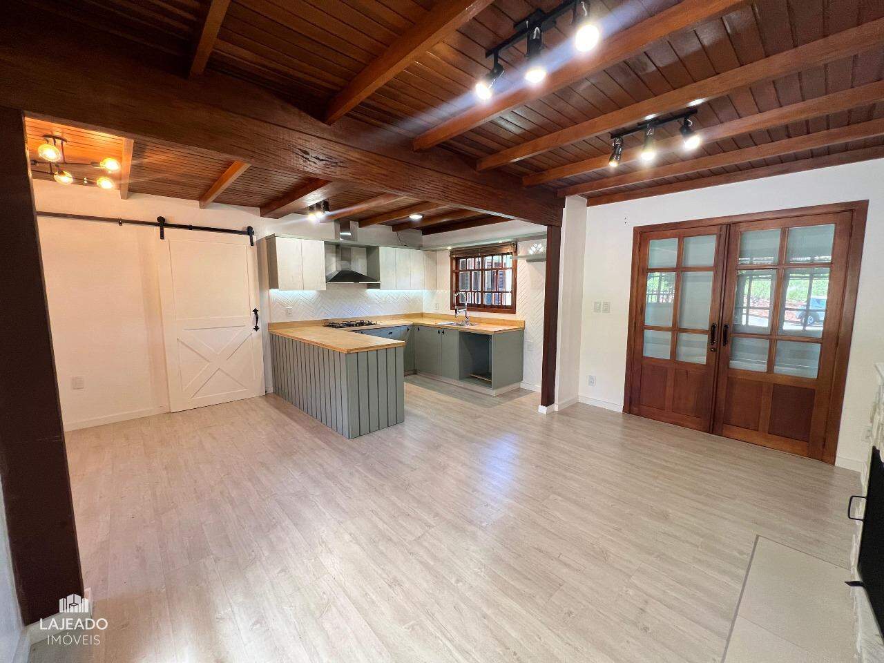 Casa à venda com 3 quartos, 170m² - Foto 4