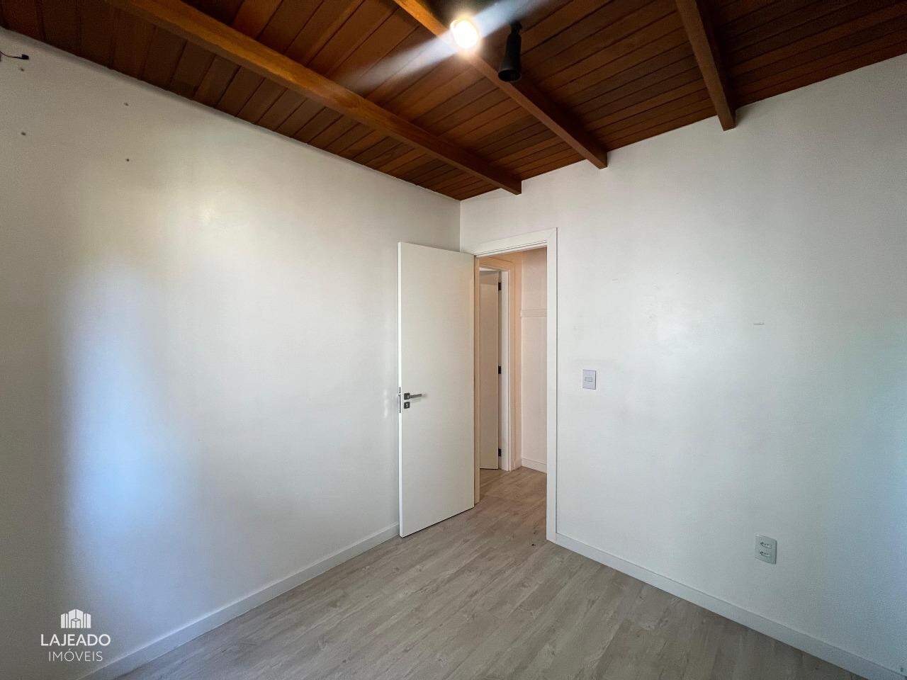 Casa à venda com 3 quartos, 170m² - Foto 18