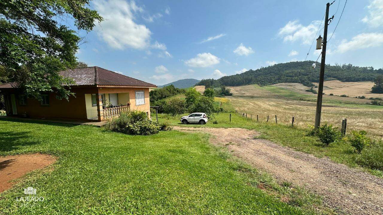 Fazenda à venda com 3 quartos, 140m² - Foto 1