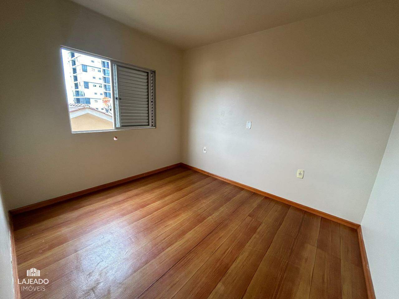 Apartamento para alugar com 2 quartos, 70m² - Foto 8