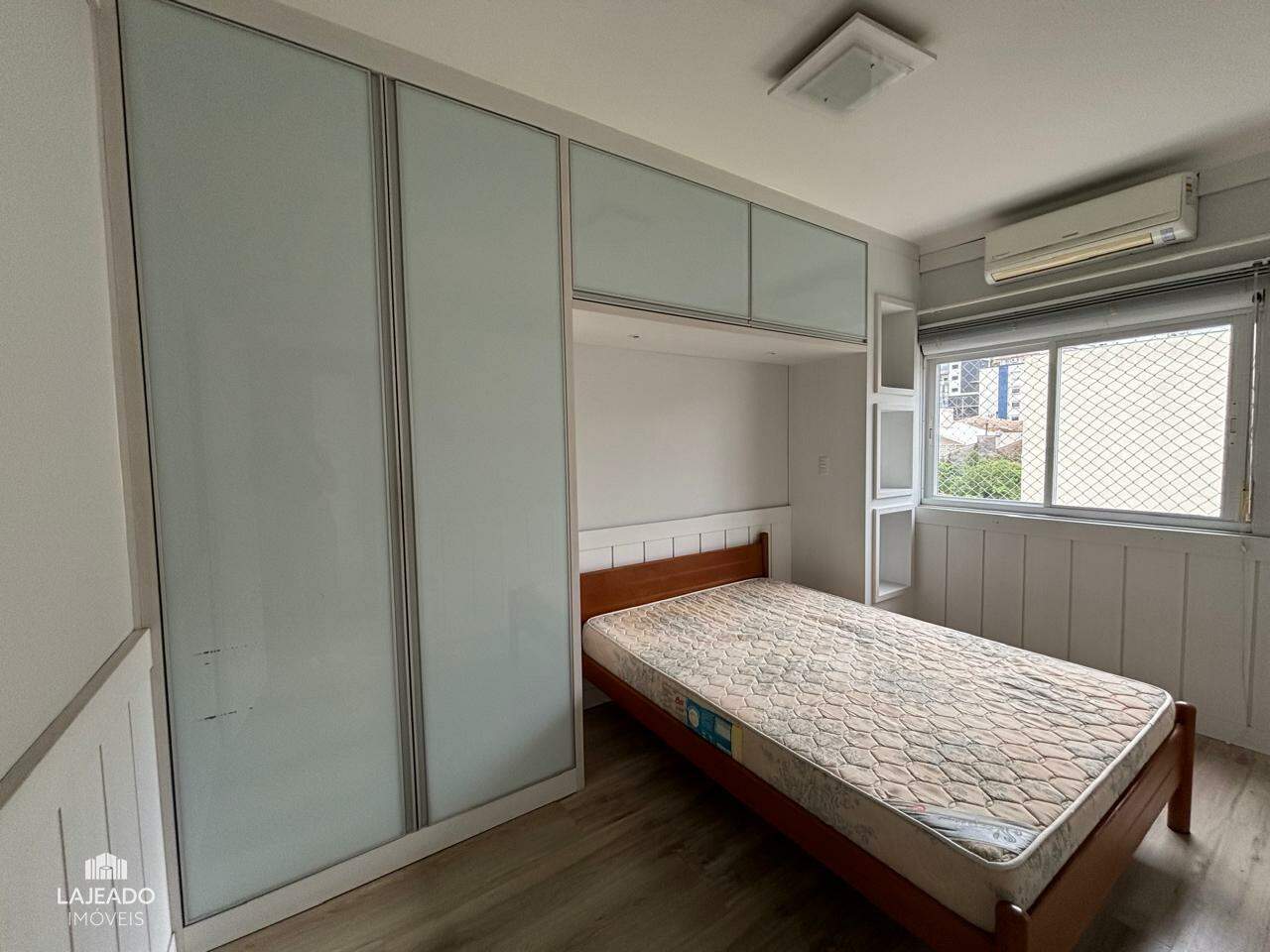 Apartamento à venda com 2 quartos, 87m² - Foto 11