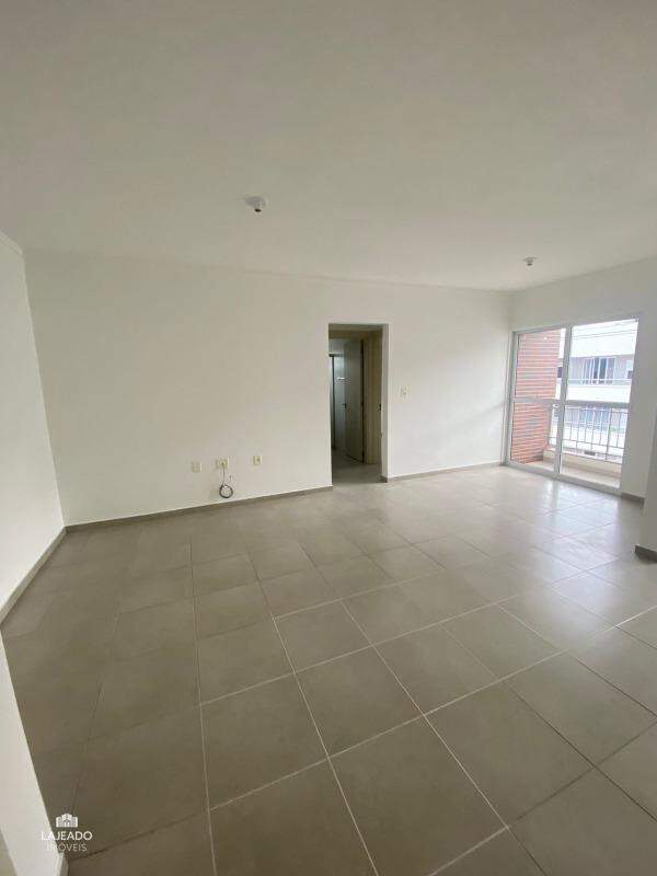 Apartamento à venda com 2 quartos, 57m² - Foto 4