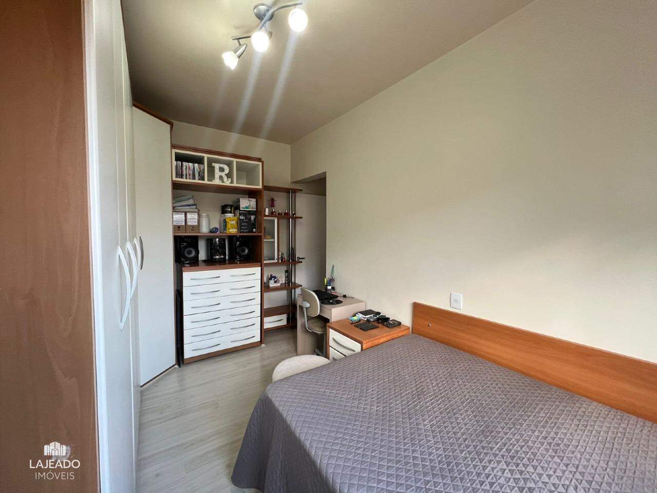 Apartamento à venda com 2 quartos, 75m² - Foto 22