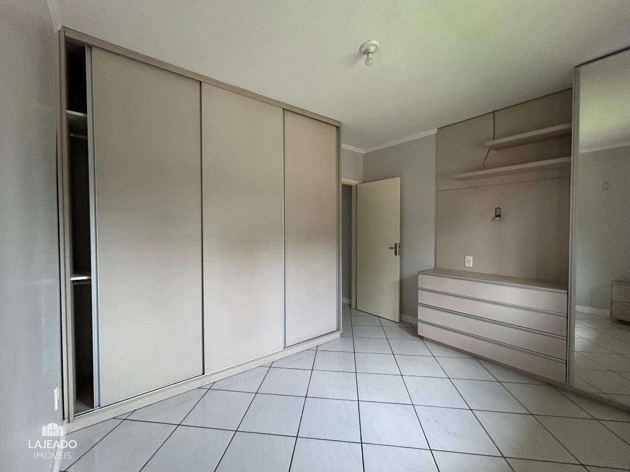 Casa para alugar com 3 quartos, 405m² - Foto 14