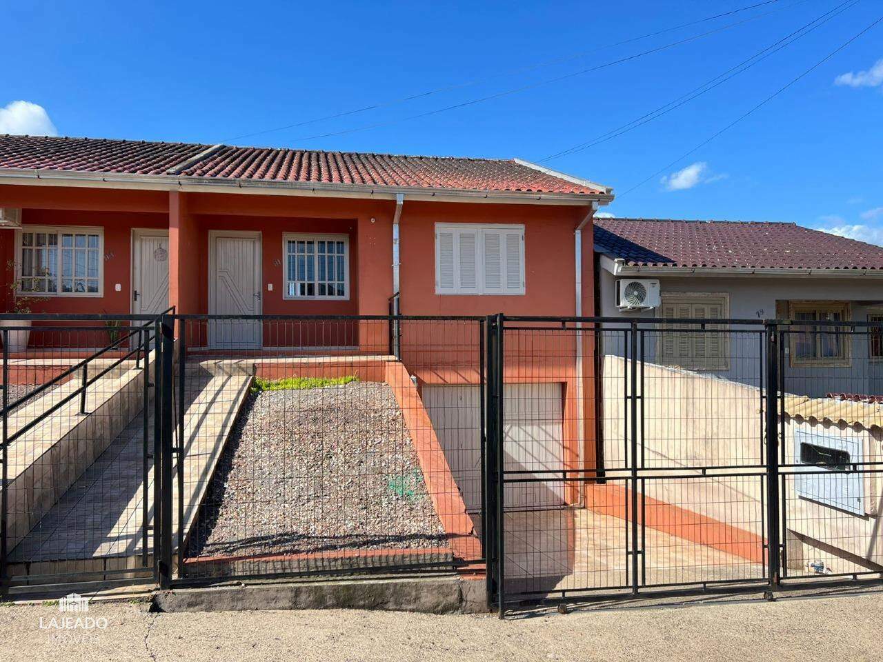 Sobrado à venda com 2 quartos, 78m² - Foto 1