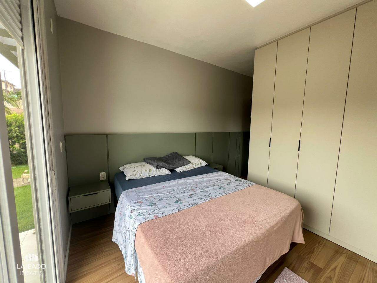 Casa à venda com 3 quartos, 202m² - Foto 18