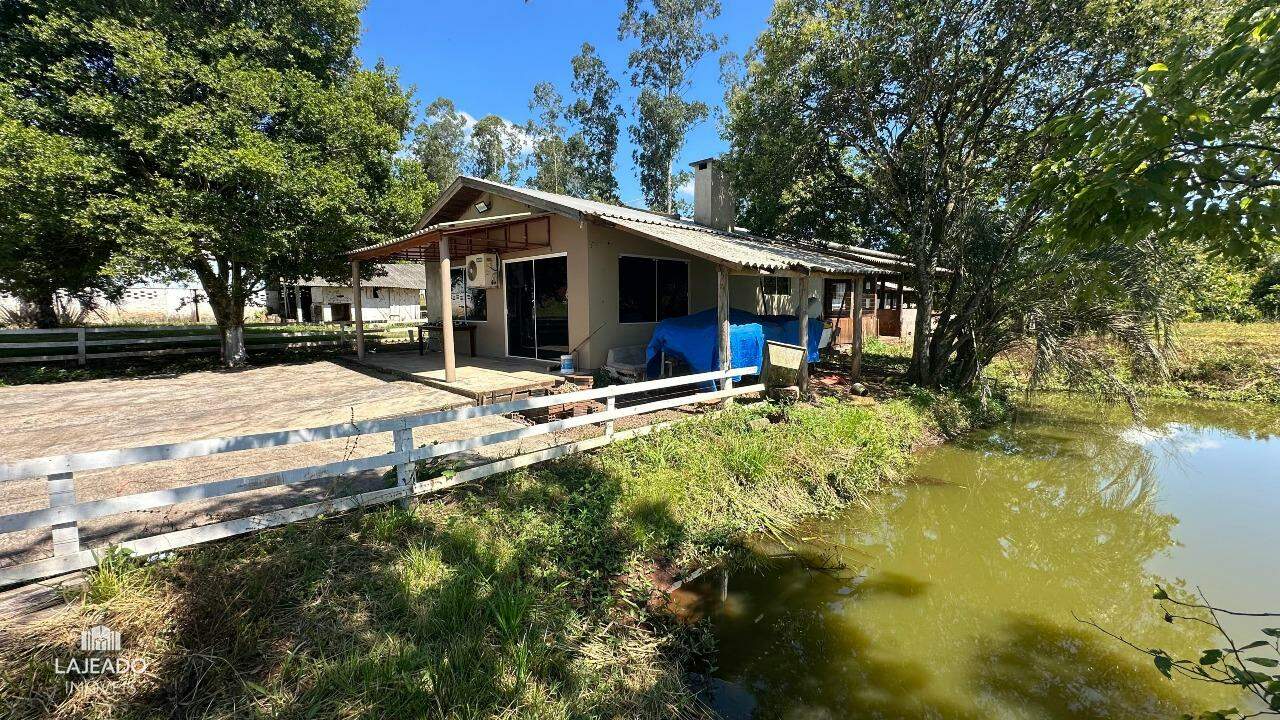 Fazenda à venda com 5 quartos, 150m² - Foto 2