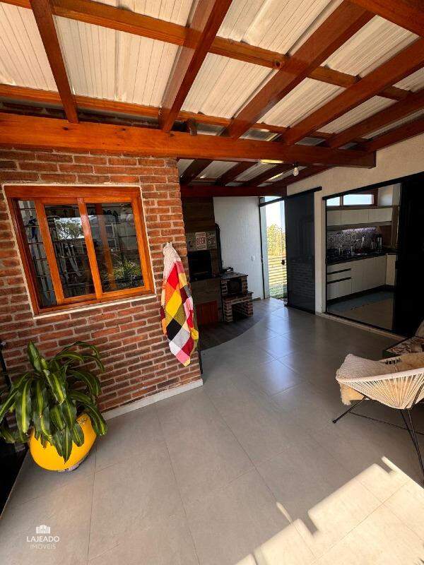 Casa à venda com 3 quartos, 182m² - Foto 2