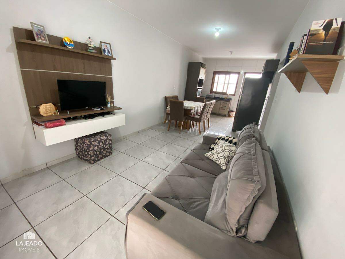 Casa à venda com 2 quartos, 65m² - Foto 3