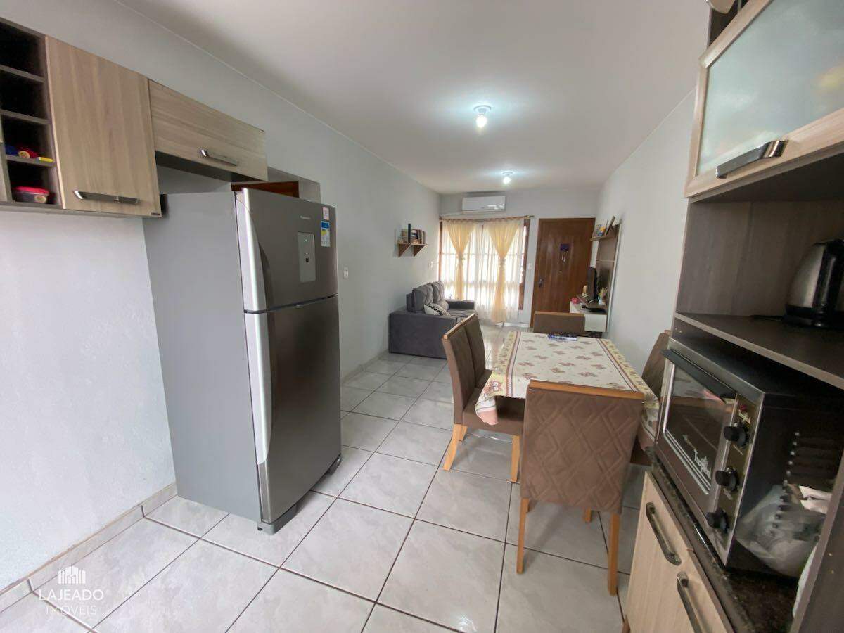 Casa à venda com 2 quartos, 65m² - Foto 4