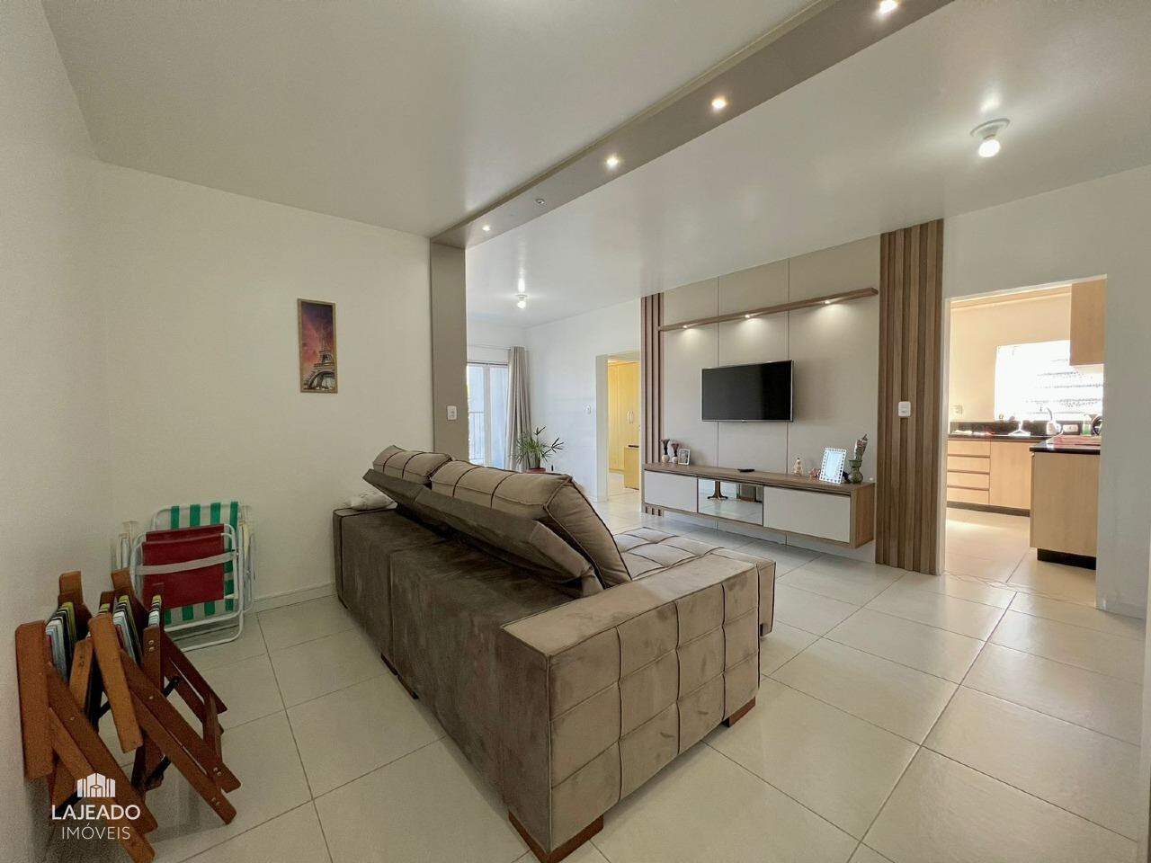 Apartamento à venda com 2 quartos, 70m² - Foto 2