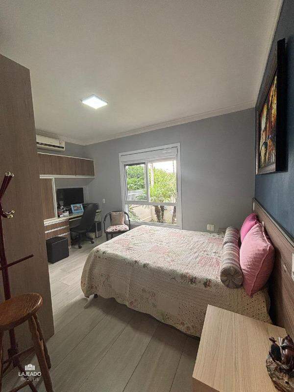 Casa à venda com 3 quartos, 198m² - Foto 11