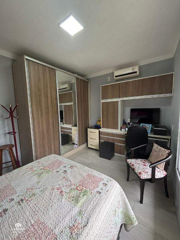 Casa à venda com 3 quartos, 198m² - Foto 12