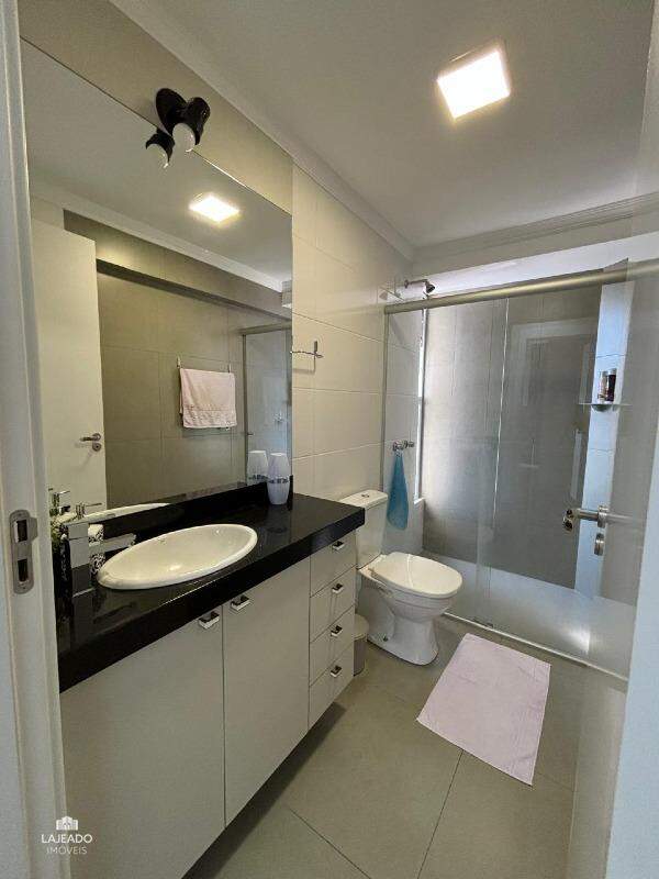 Apartamento à venda com 2 quartos, 72m² - Foto 11