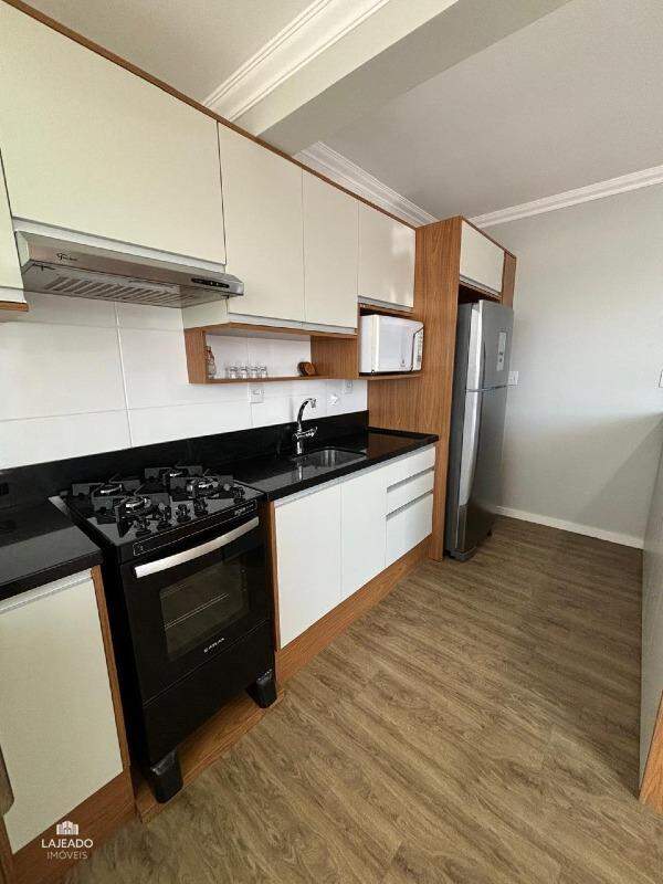 Apartamento à venda com 2 quartos, 72m² - Foto 3