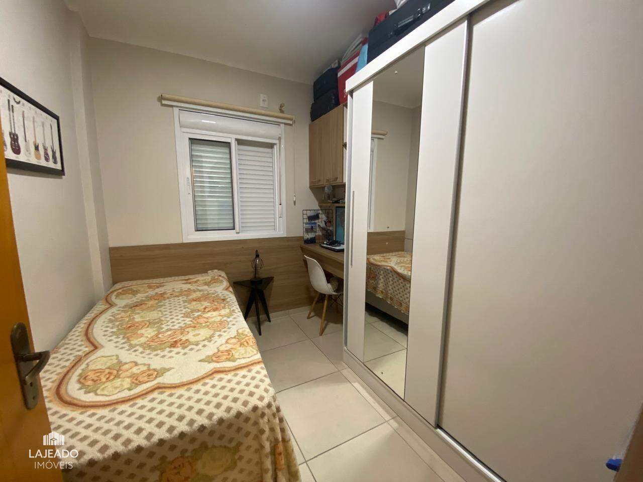 Apartamento à venda com 2 quartos, 80m² - Foto 2