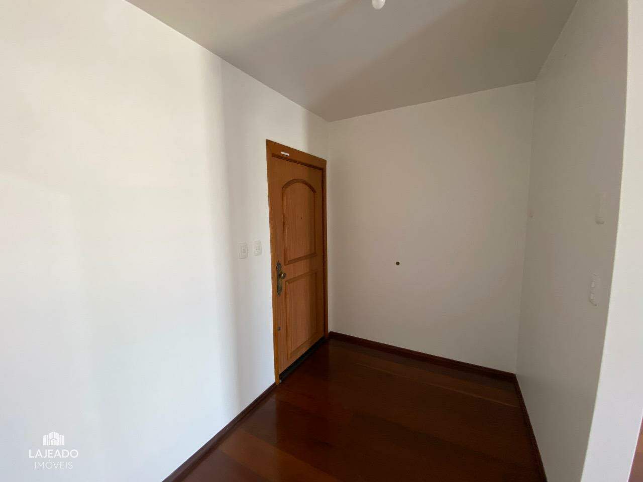 Apartamento à venda com 3 quartos, 146m² - Foto 3