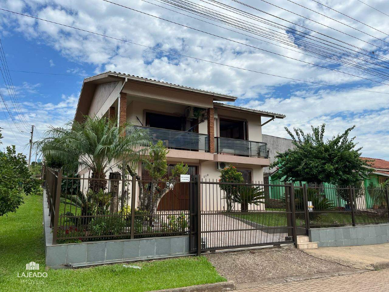 Casa à venda com 5 quartos, 200m² - Foto 2