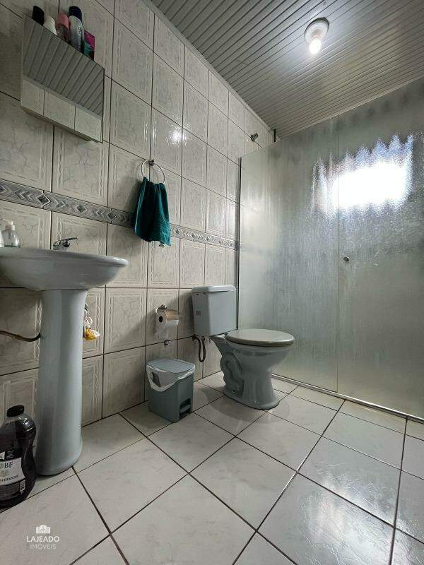 Casa à venda com 5 quartos, 200m² - Foto 9
