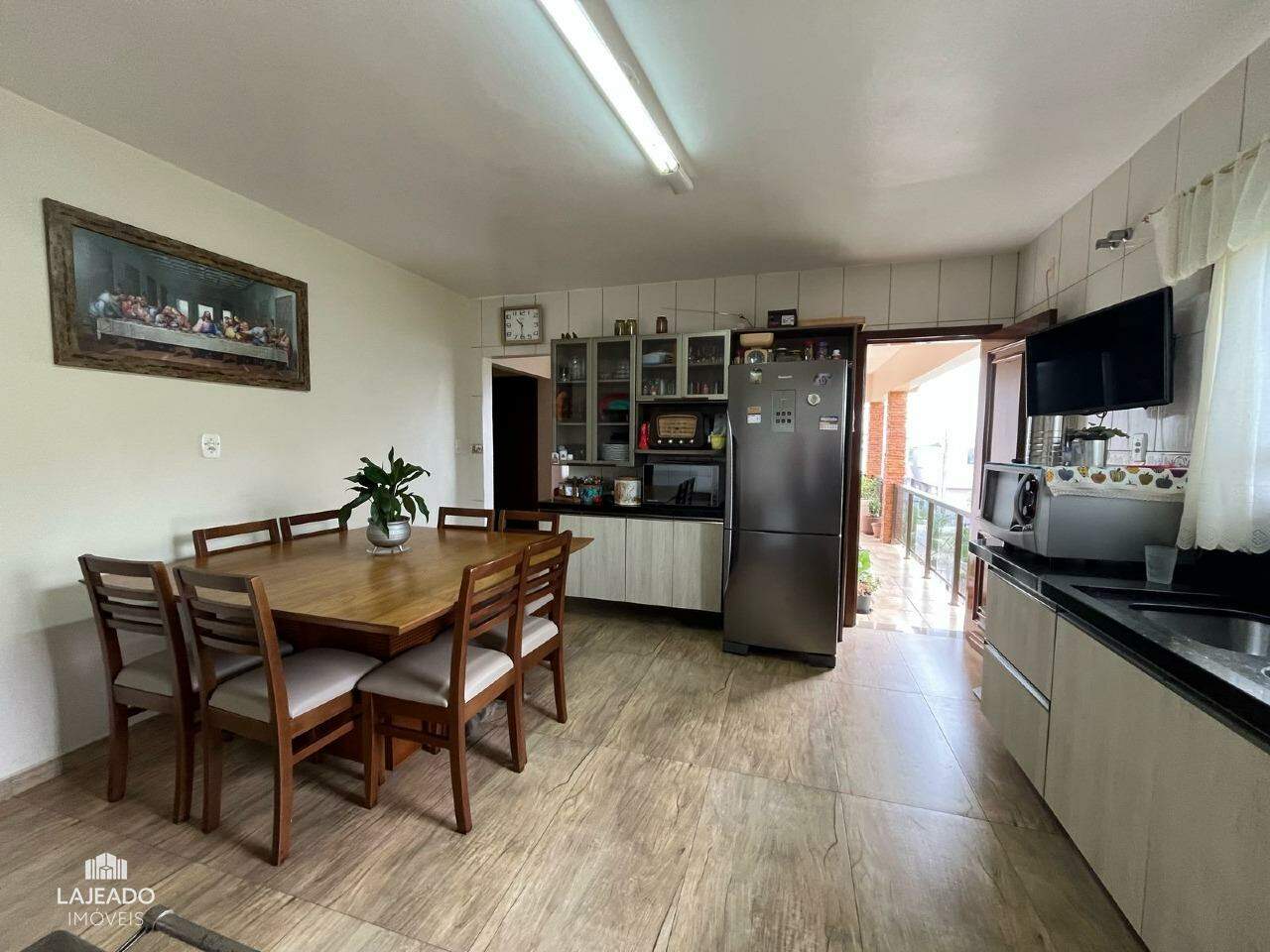 Casa à venda com 5 quartos, 200m² - Foto 10