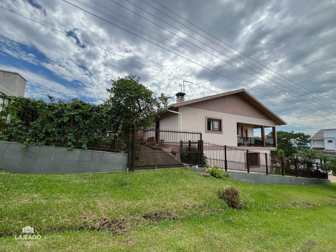 Casa à venda com 5 quartos, 200m² - Foto 3