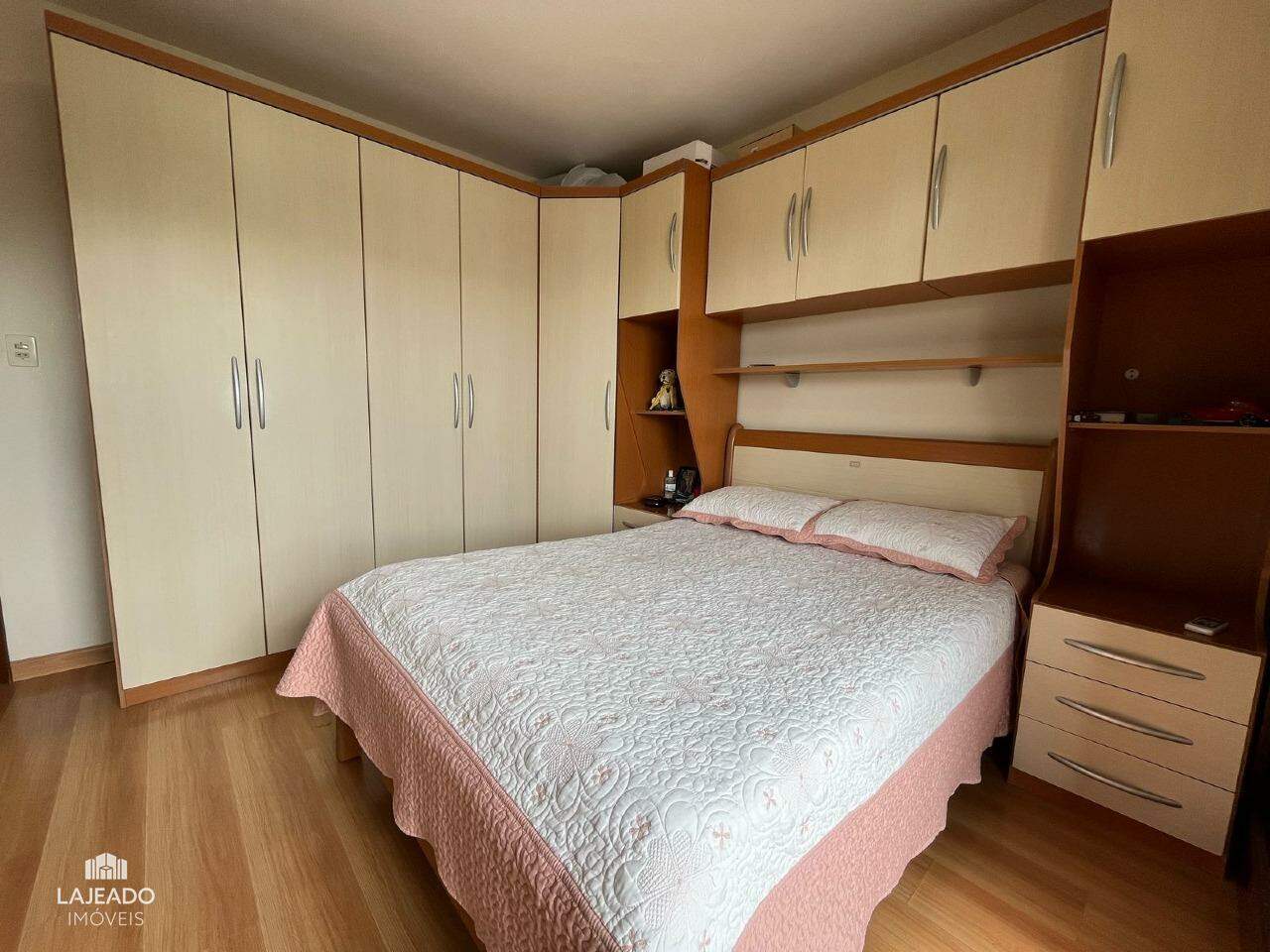 Casa à venda com 5 quartos, 200m² - Foto 16