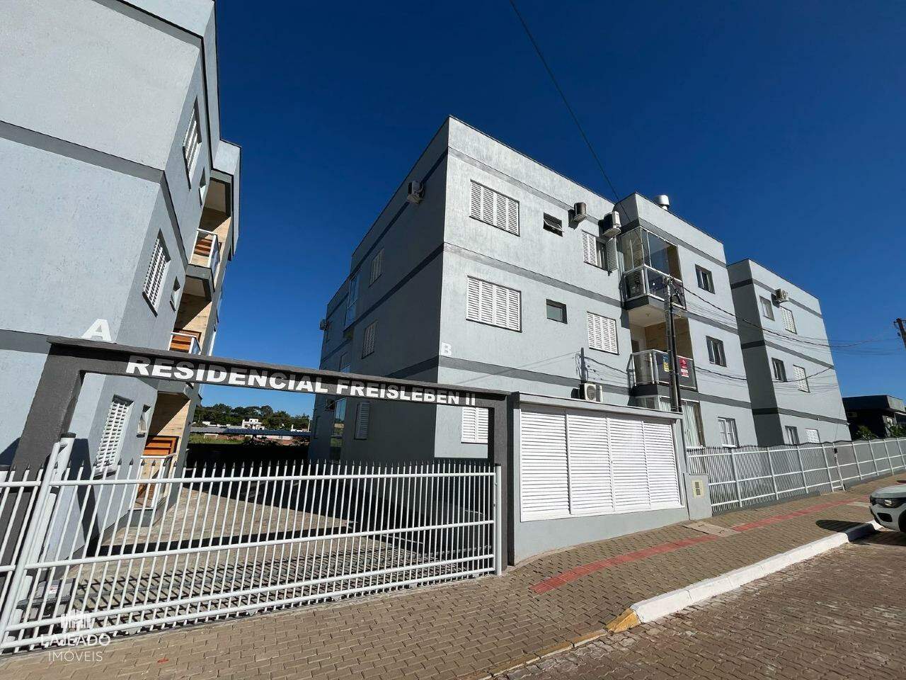 Apartamento à venda com 2 quartos, 67m² - Foto 1