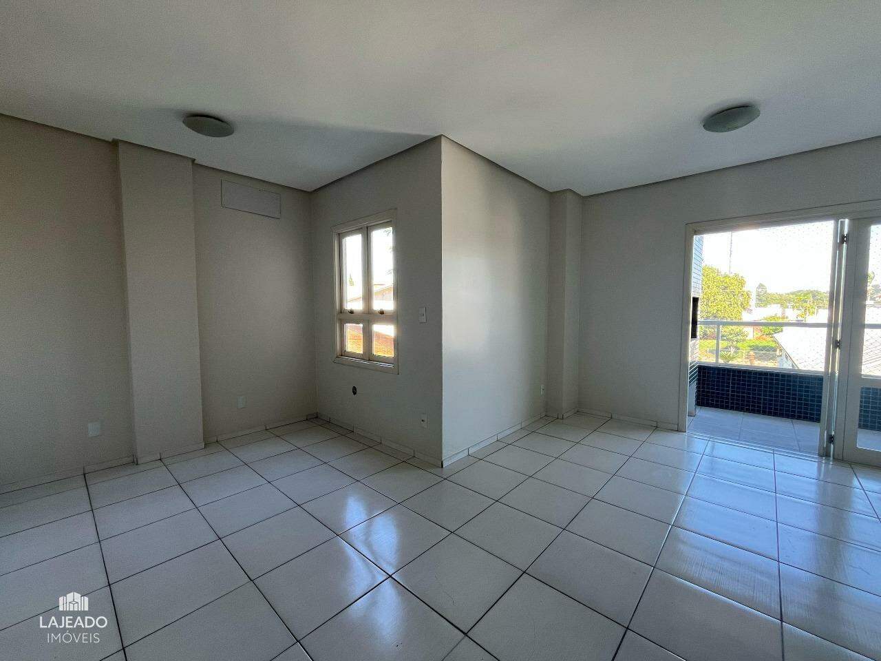 Apartamento à venda com 3 quartos, 105m² - Foto 2