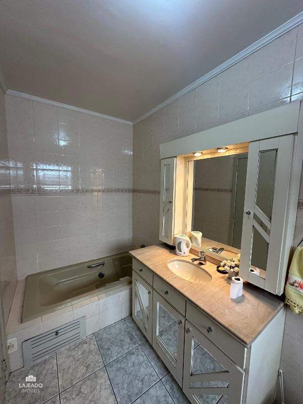 Casa à venda com 4 quartos, 308m² - Foto 24
