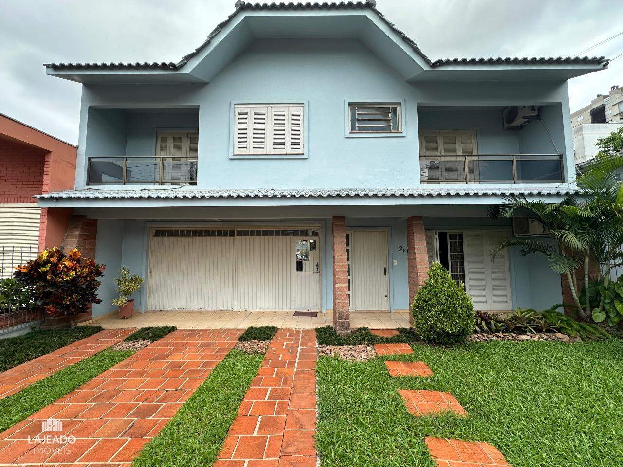 Casa à venda com 4 quartos, 308m² - Foto 1