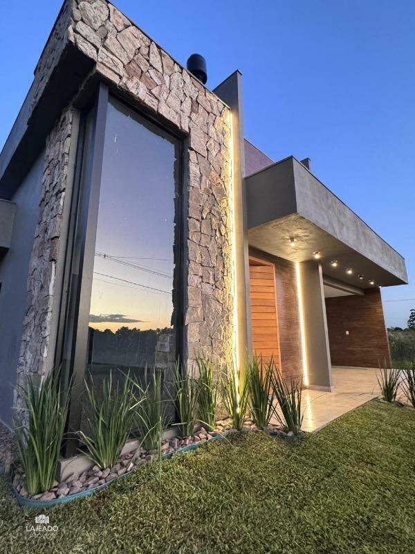 Casa à venda com 3 quartos, 200m² - Foto 2