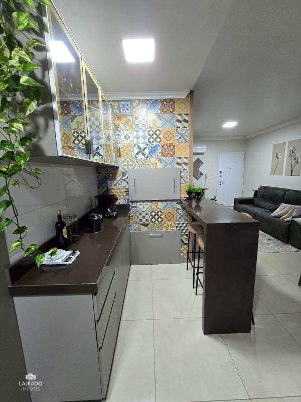 Apartamento à venda com 2 quartos, 95m² - Foto 7