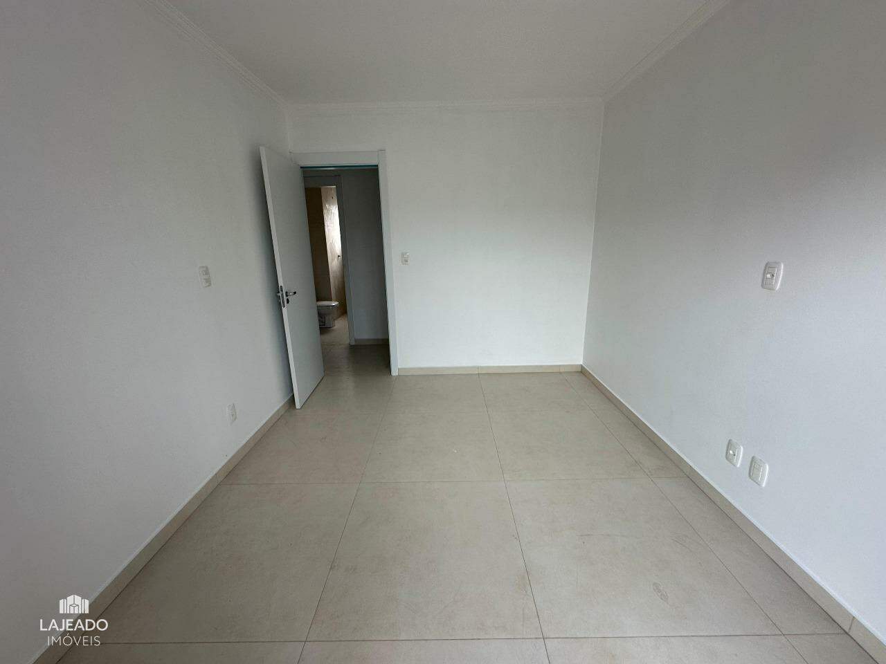 Sobrado à venda no Conventos: 