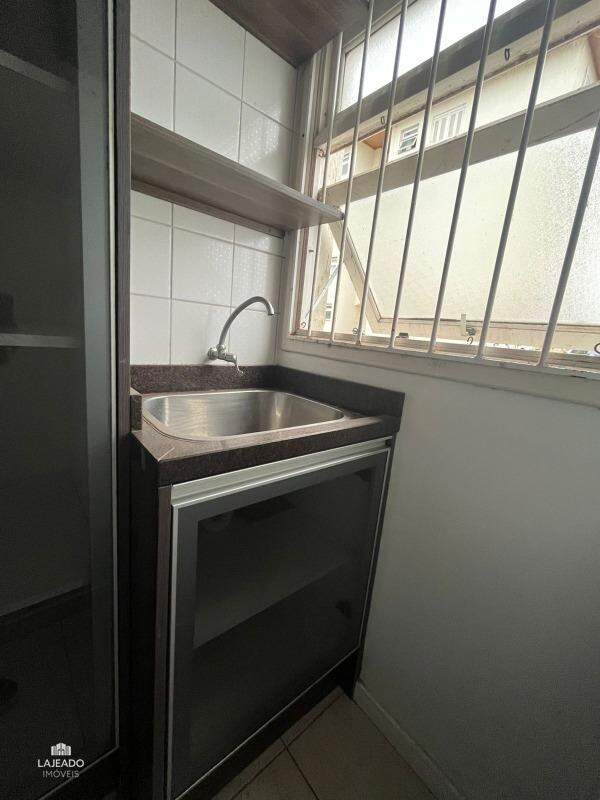 Apartamento à venda com 2 quartos, 61m² - Foto 4