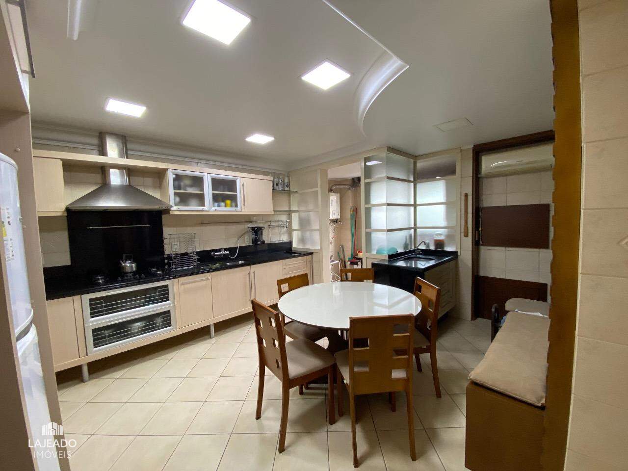 Apartamento à venda com 3 quartos, 135m² - Foto 3