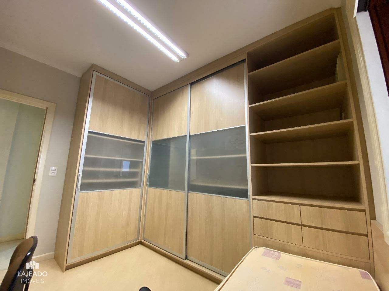 Apartamento à venda com 3 quartos, 135m² - Foto 21