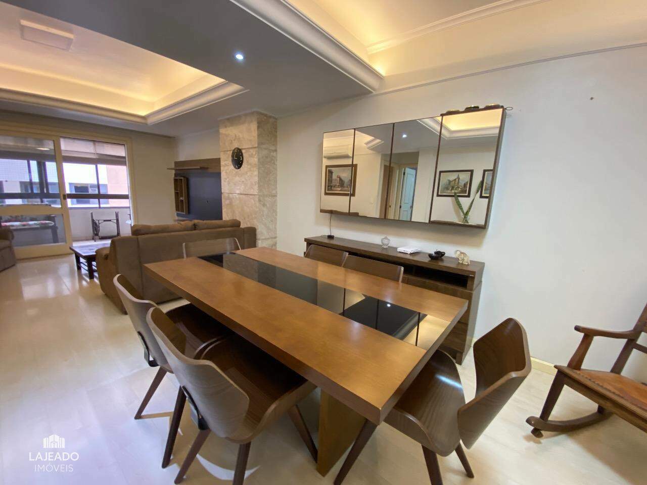 Apartamento à venda com 3 quartos, 135m² - Foto 1