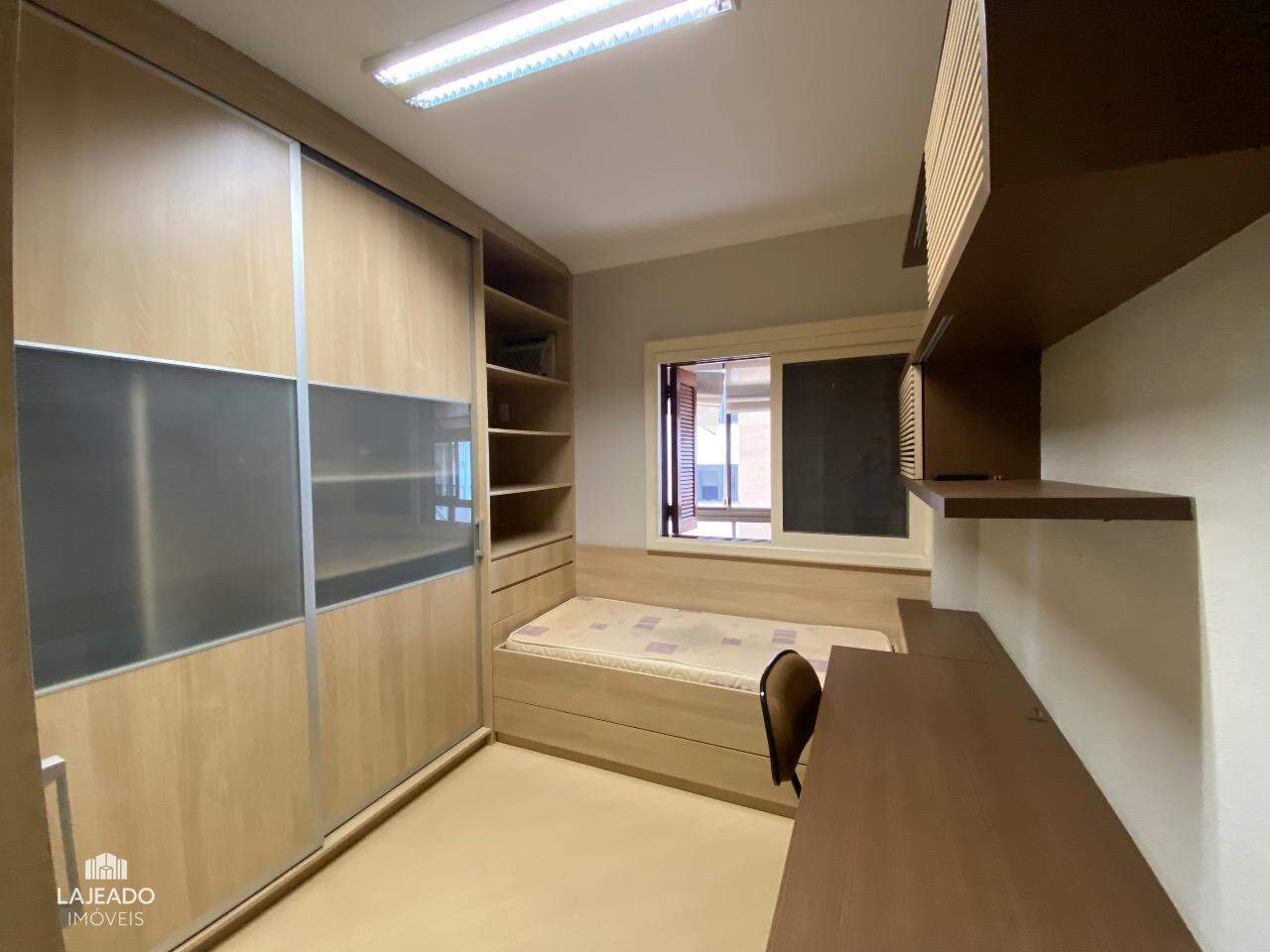 Apartamento à venda com 3 quartos, 135m² - Foto 19