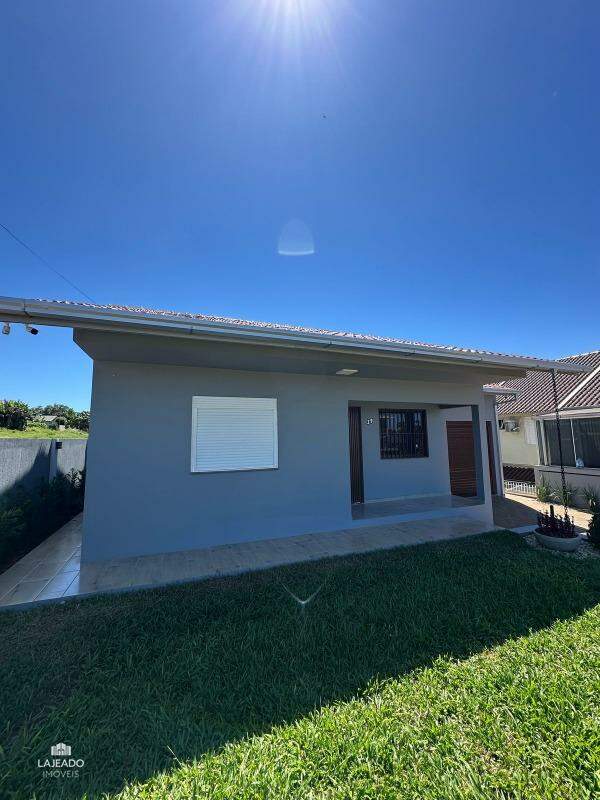Casa à venda com 3 quartos, 120m² - Foto 1