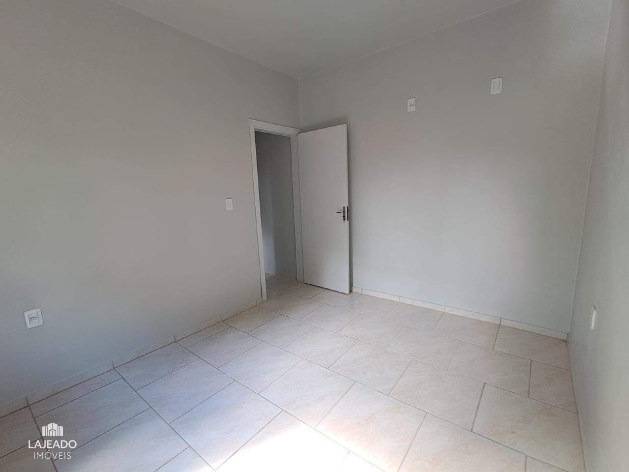 Casa à venda com 2 quartos, 66m² - Foto 2