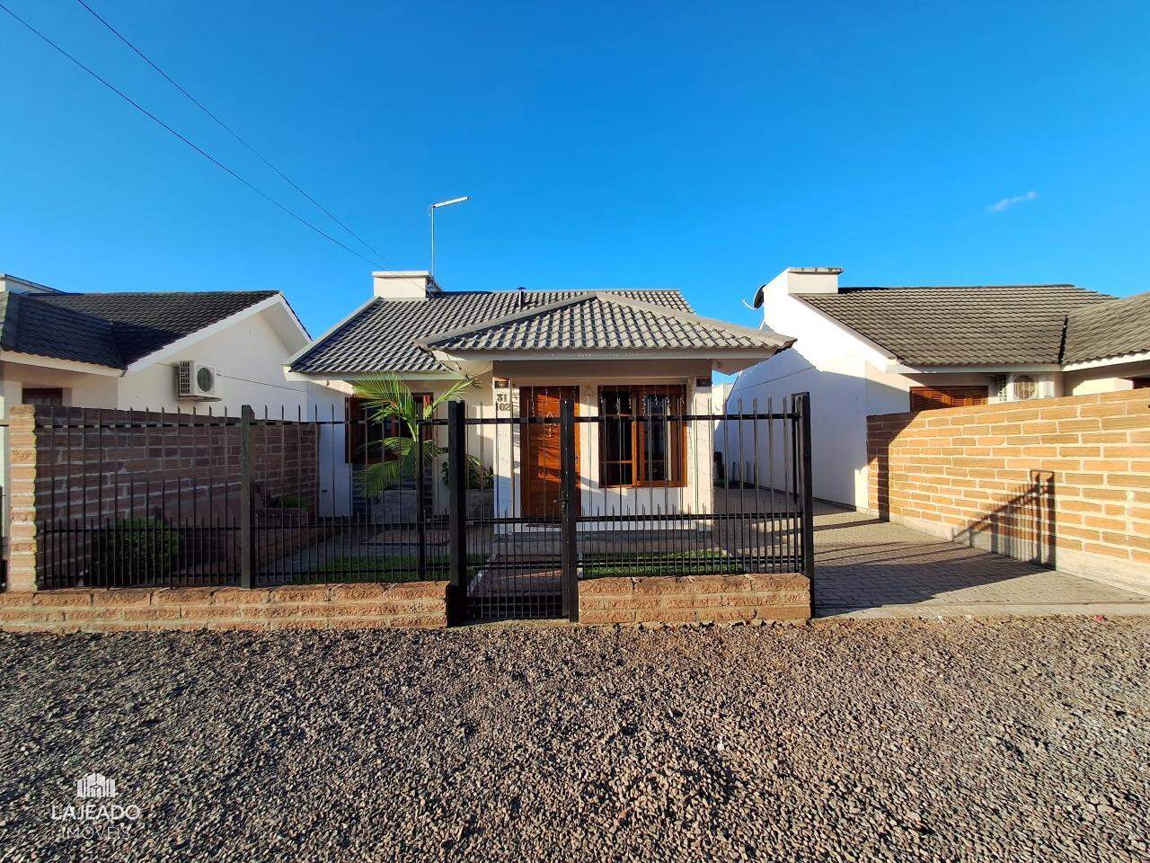 Casa à venda com 3 quartos, 57m² - Foto 1