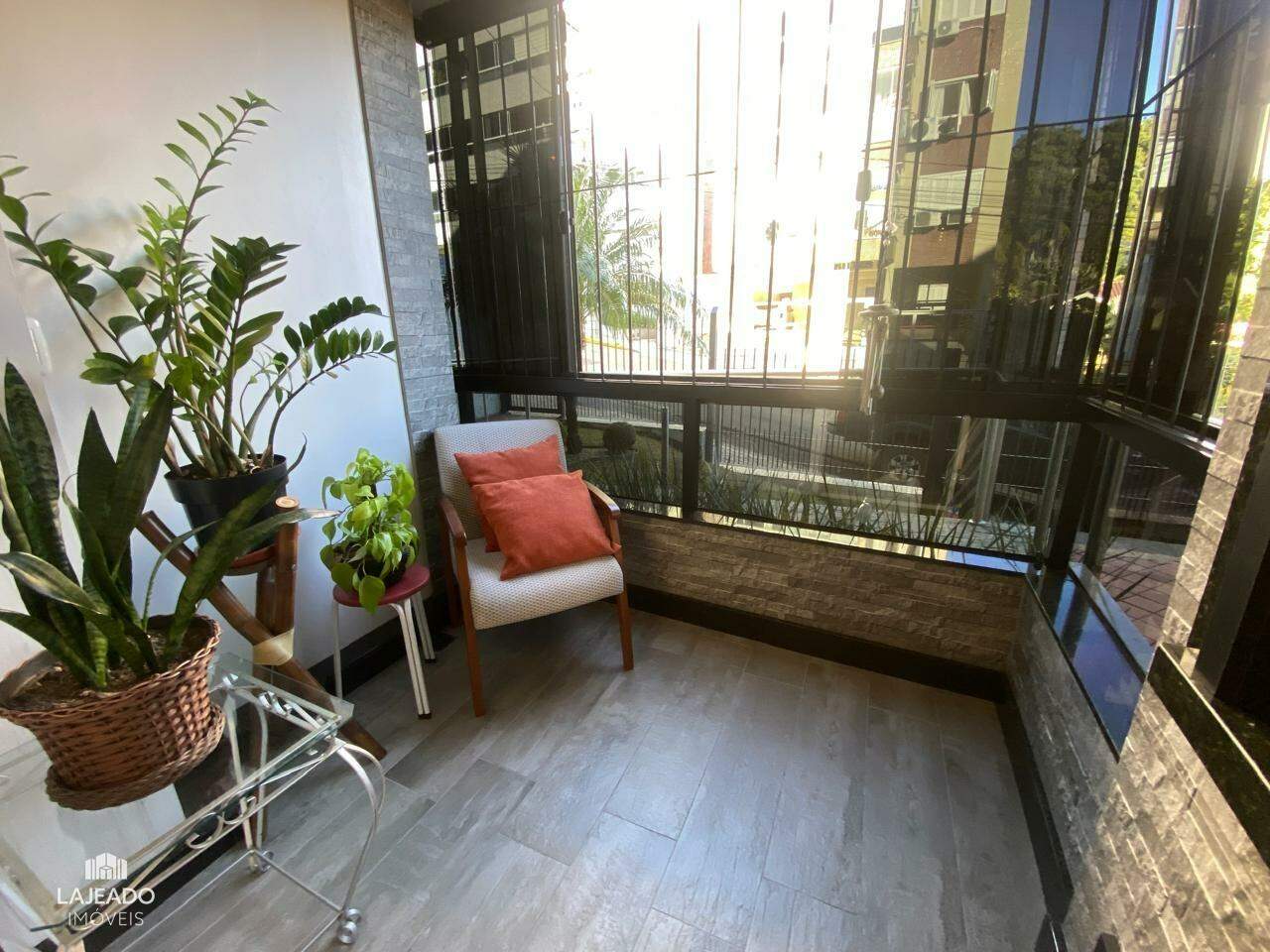 Apartamento à venda com 2 quartos, 67m² - Foto 5