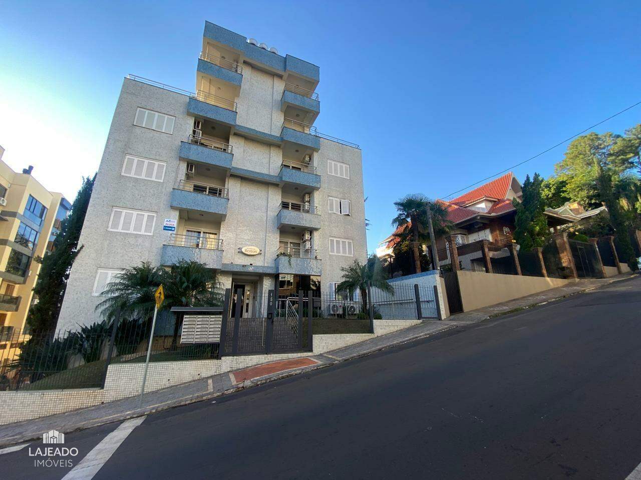 Apartamento à venda com 2 quartos, 67m² - Foto 1